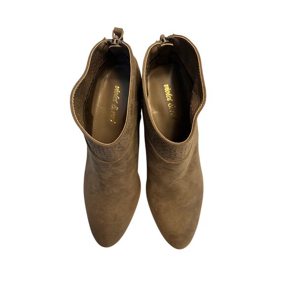 NWT Violet & Red Jackson Lazer Cut Topline Bootie-Taupe-6.5 - Picture 2 of 6